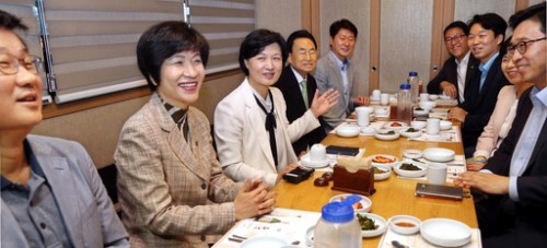 http://www.segye.com/newsView/20160828001589 더민주 신임지도부 상견례