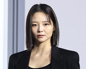 이솜 '강렬한 카리스마'