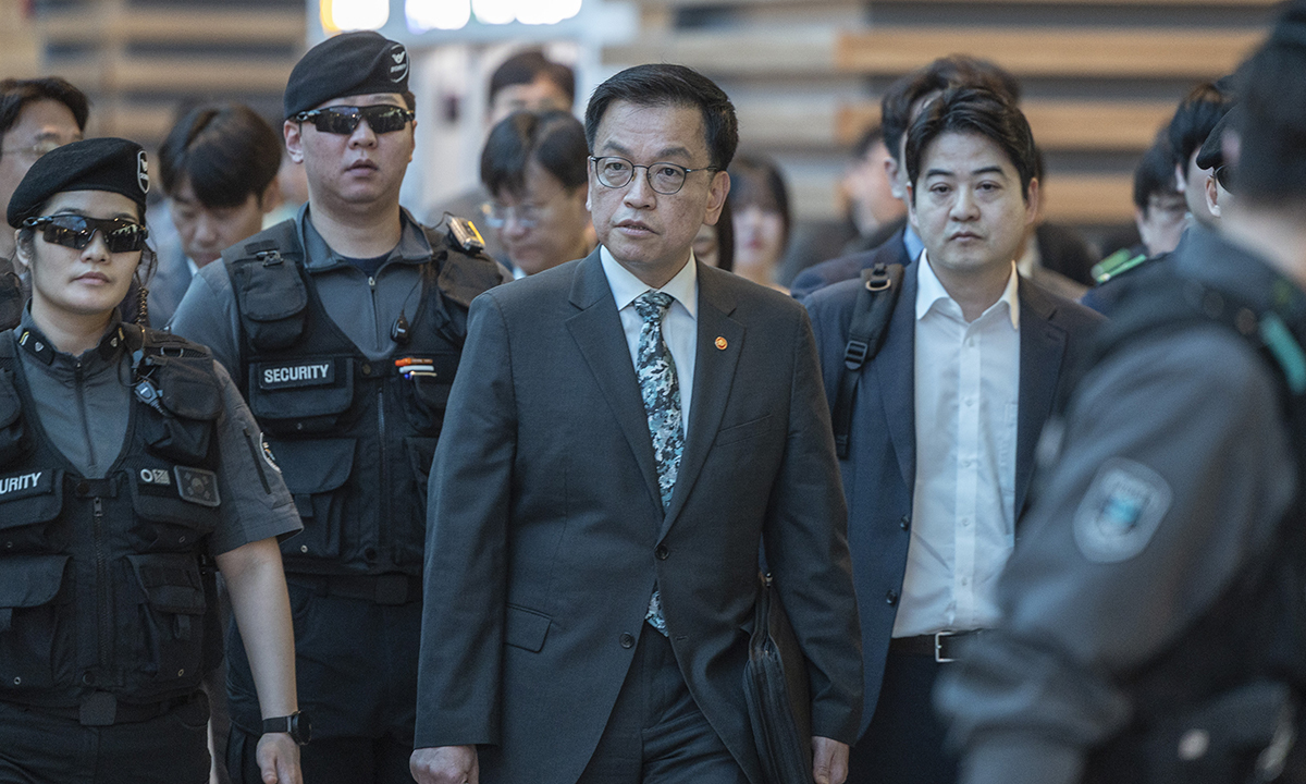 최상목·안덕근 미국으로… 관세협상 총력전