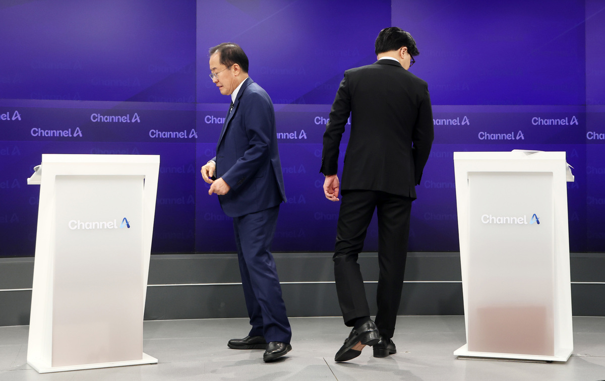 洪 “형수에게 못된 짓 이재명과 똑같아” 韓 “尹 부부에 아부‘” 난타전