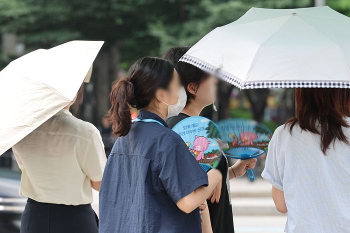 “엄마! 날씨가 동남아 같아요”...“걷기만 해도 땀이 나요” [친절한 날씨]