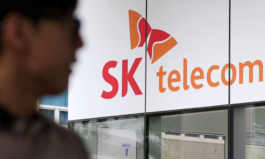 SKT, 고객 위약금 면제·1조원대 보상안 내놔