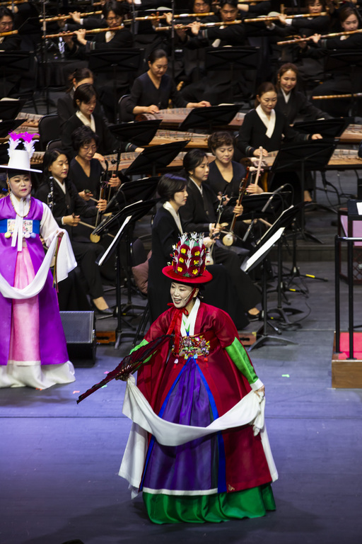 국악관현악 만나 신명나는 전통 굿판