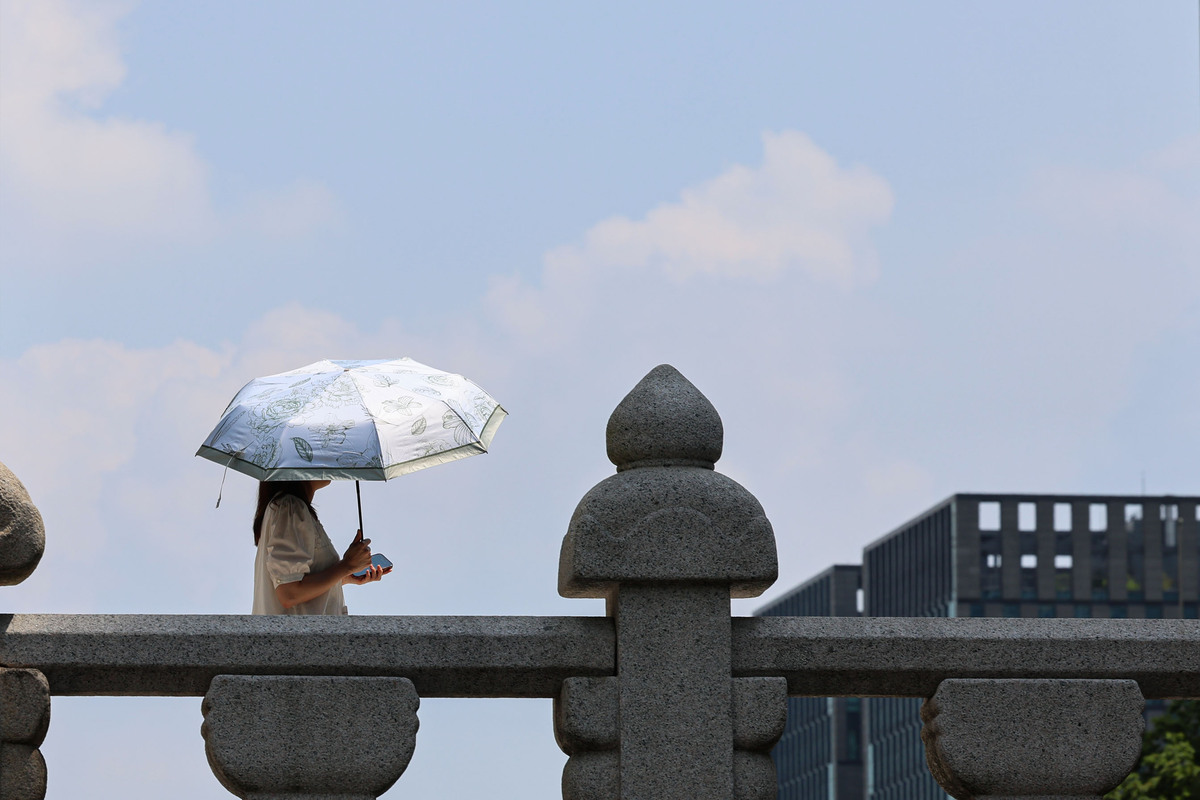 한낮 30도 안팎 ‘늦더위’ 계속…남부 최대 60mm 비 [오늘날씨]