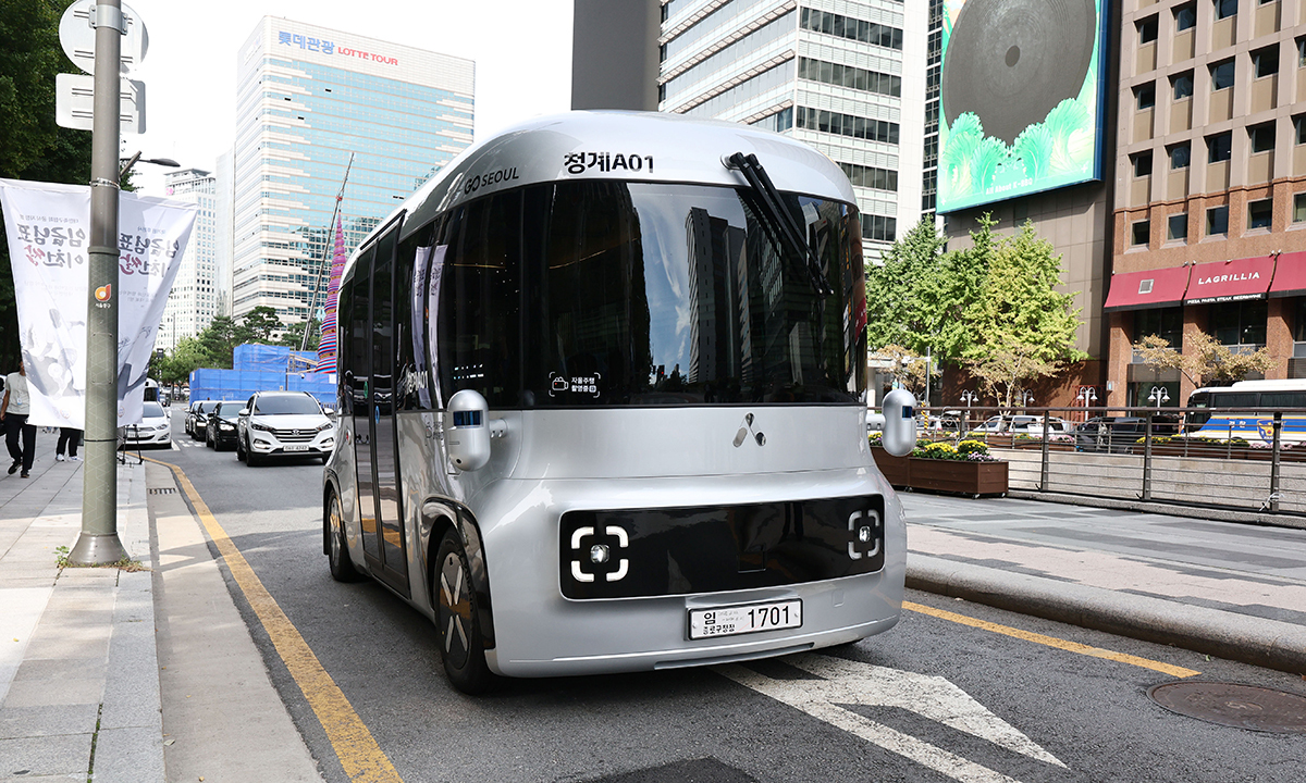 운전석 없이… 청계천 누빈 ‘자율주행셔틀’