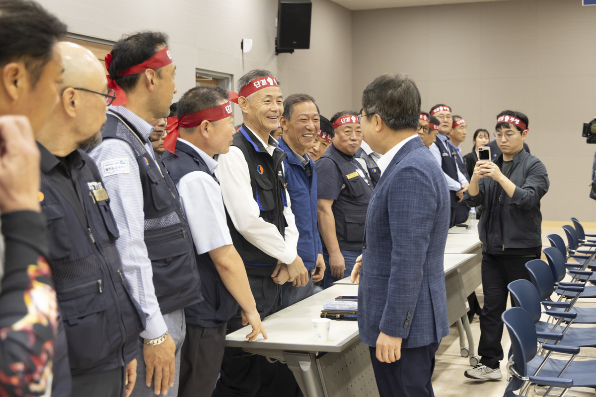 되돌린 8400여대 버스 파업 예고…경기 버스 노사 밤샘협상 타결