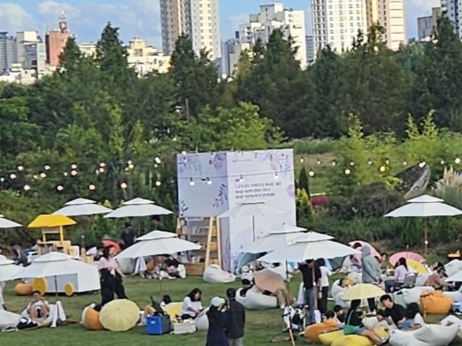 국가정원·바다·빌딩숲… 전국 곳곳에서 가을 ‘독서 소풍’