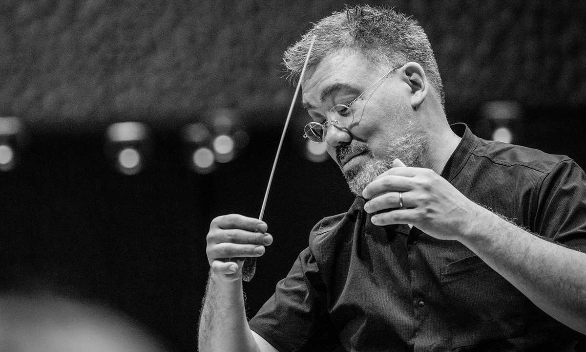 “우리 오케스트라는 음악 속 이야기를 탐구합니다”… 앨런 길버트와 10년 만의 내한무대 여는 엘프필