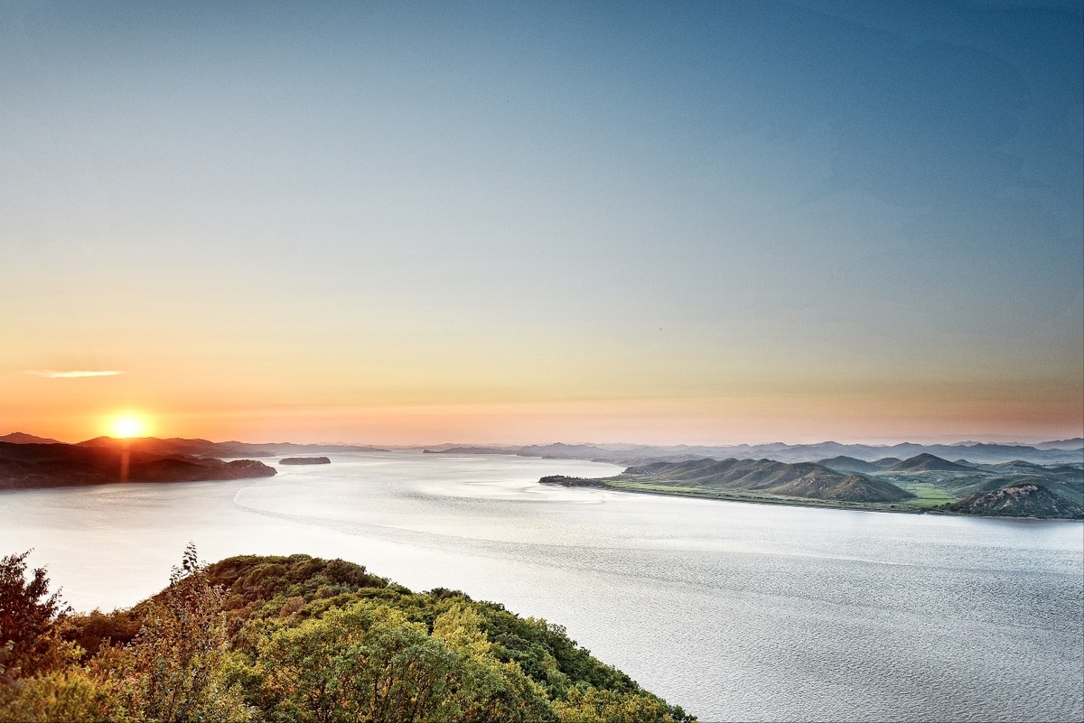 북녘땅 바라보며 커피 한잔 애기봉공원… 별다방(스타벅스) 굿즈 ‘인기’