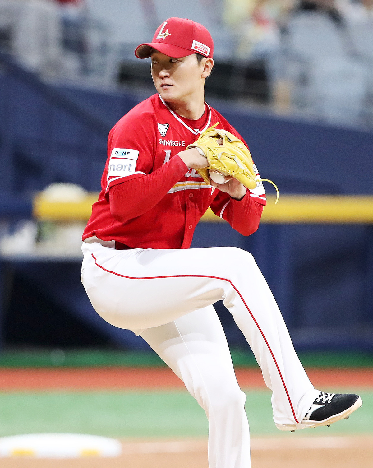 SSG 1선발 앤더슨 장염이 불러온 변수…이숭용 감독 “2차전 선발은 (김)건우…현역 때 아꼈던 후배 박진만 감독과 맞대결, 감회가 남달라” [준PO 1차전 인천 현장]