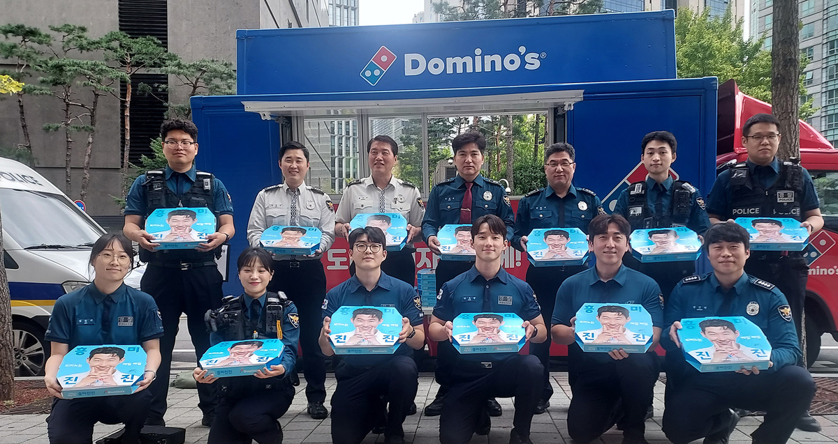 도미노피자, 서울중부경찰서에 파티카로 피자 전달