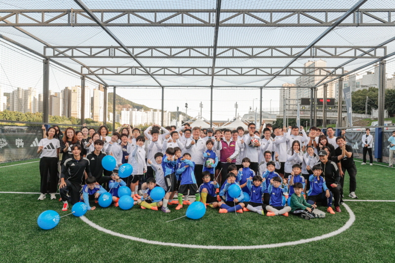 “서울아 운동하자”…아디다스, 동대문구 풋살장 재개장