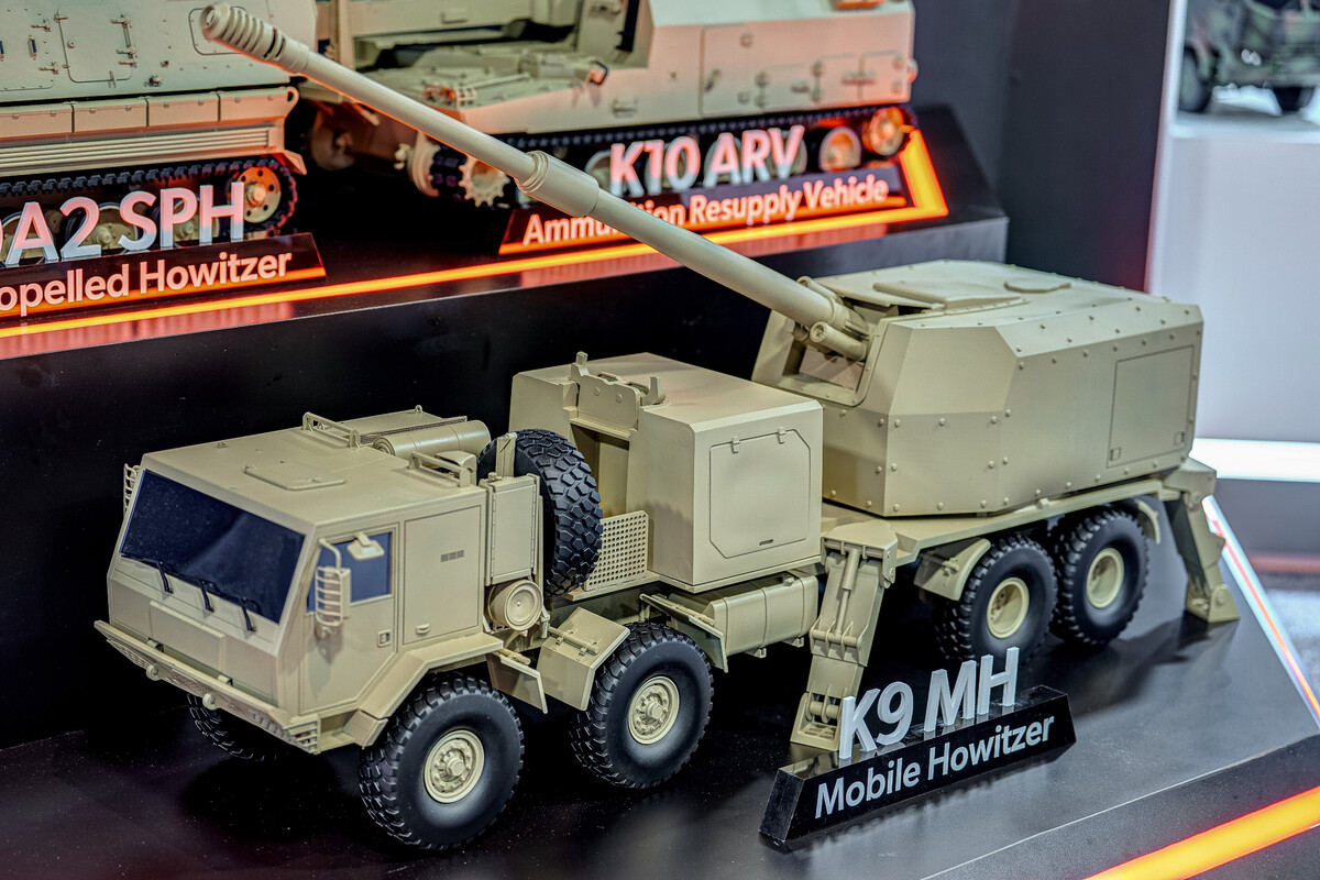 “트럭에서 포 쐈더니 세계가 놀랐다”…한화 ‘차륜형 K-9’의 반격 [박수찬의 軍]