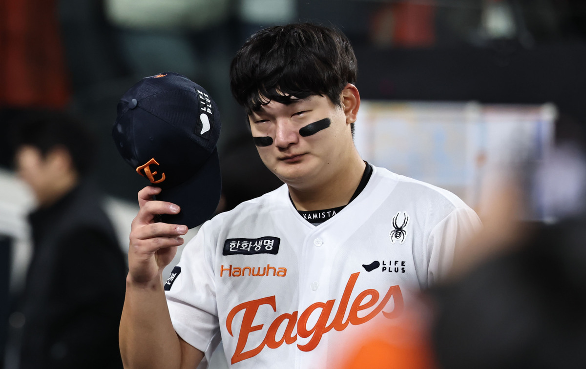 올해 가을, 지옥에만 살던 한화 김서현이 처음 천당에 입성해 뜨거운 눈물을 흘렸다… “9회 막은 경기 오랜만이라 눈물 터져 나왔다”