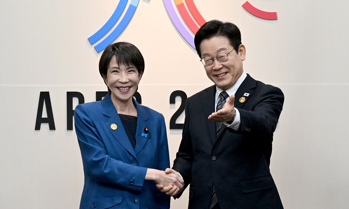 李 “방일 희망” 다카이치 “日서 곧 뵙길”…한일 정상회담 ‘화기애애’ [2025 경주 에이펙-연쇄 정상회담]