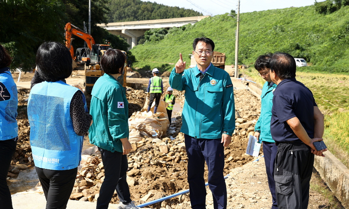 “강진군 수해 부실 대응… 남편 죽음 초래”