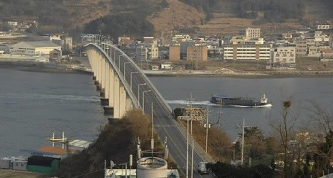 "낚싯바늘에 시신이 걸렸다"…옛 거제대교 아래서 변사체 발견