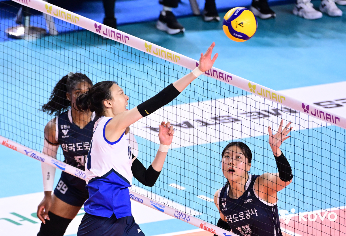 ‘8000득점, 6000공격득점, 1650블로킹’ 전위 세 자리만 뛰는 미들 블로커 맞아? 양효진의 신기록 행진이 더욱 특별한 이유 [남정훈의 오버 더 네트]