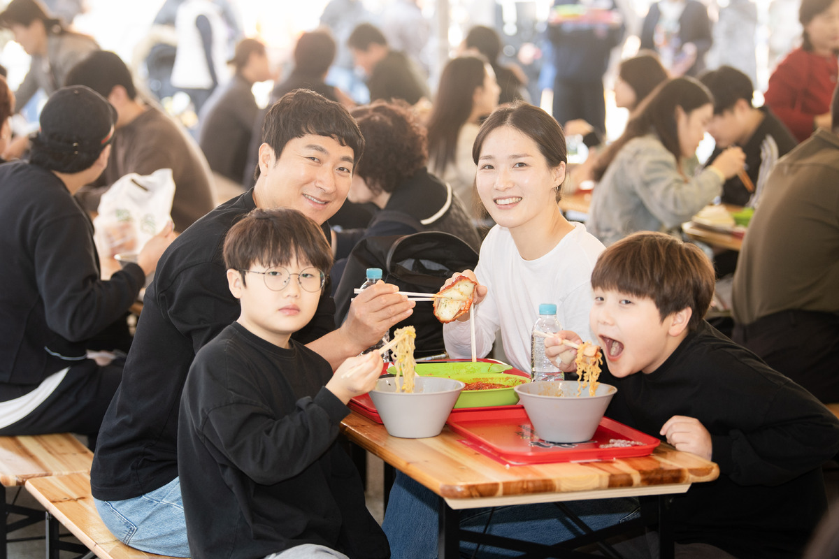 구미라면축제, 이틀째 24만명 돌파