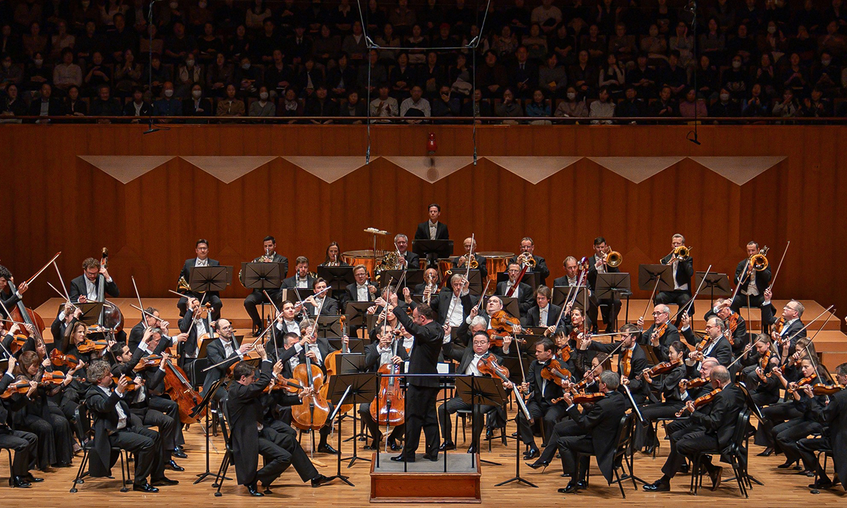 압도적 연주력에 취하다… 베를린 필 2년 만의 내한 호평
