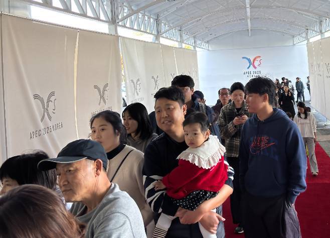 경주시, 에이펙 정상회의장 공개… 1만2000여명 몰려
