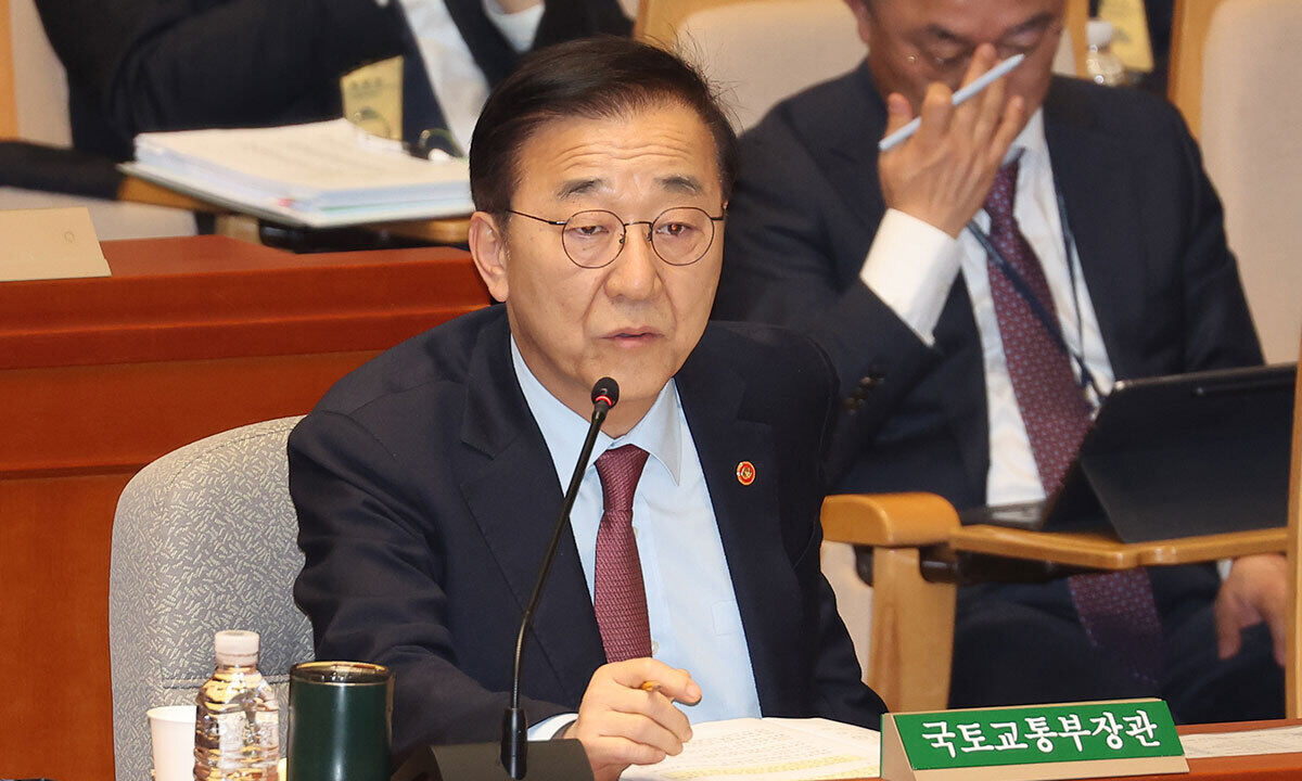 국토장관 “부동산 규제 불편 알지만…집값 폭등 막아야”