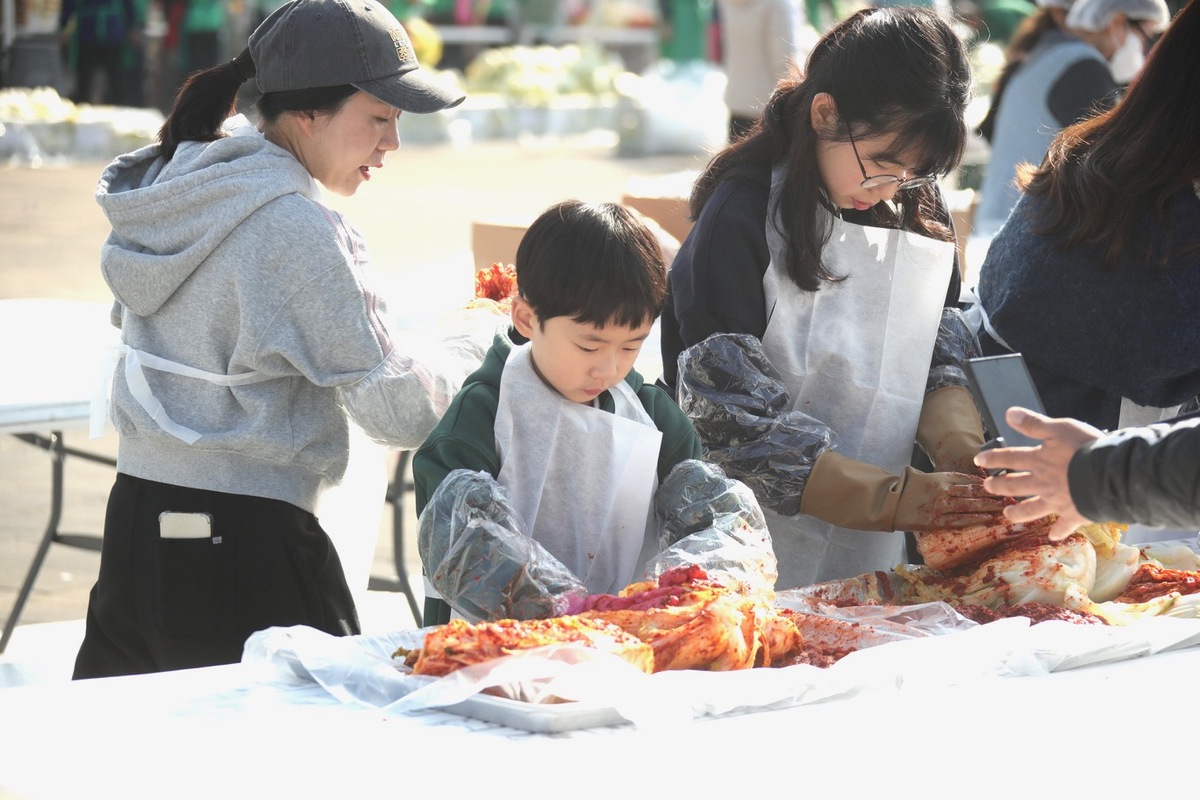 인천 서구, 이웃사랑 실천 ‘서로나눔 김장 대축제’ 성료