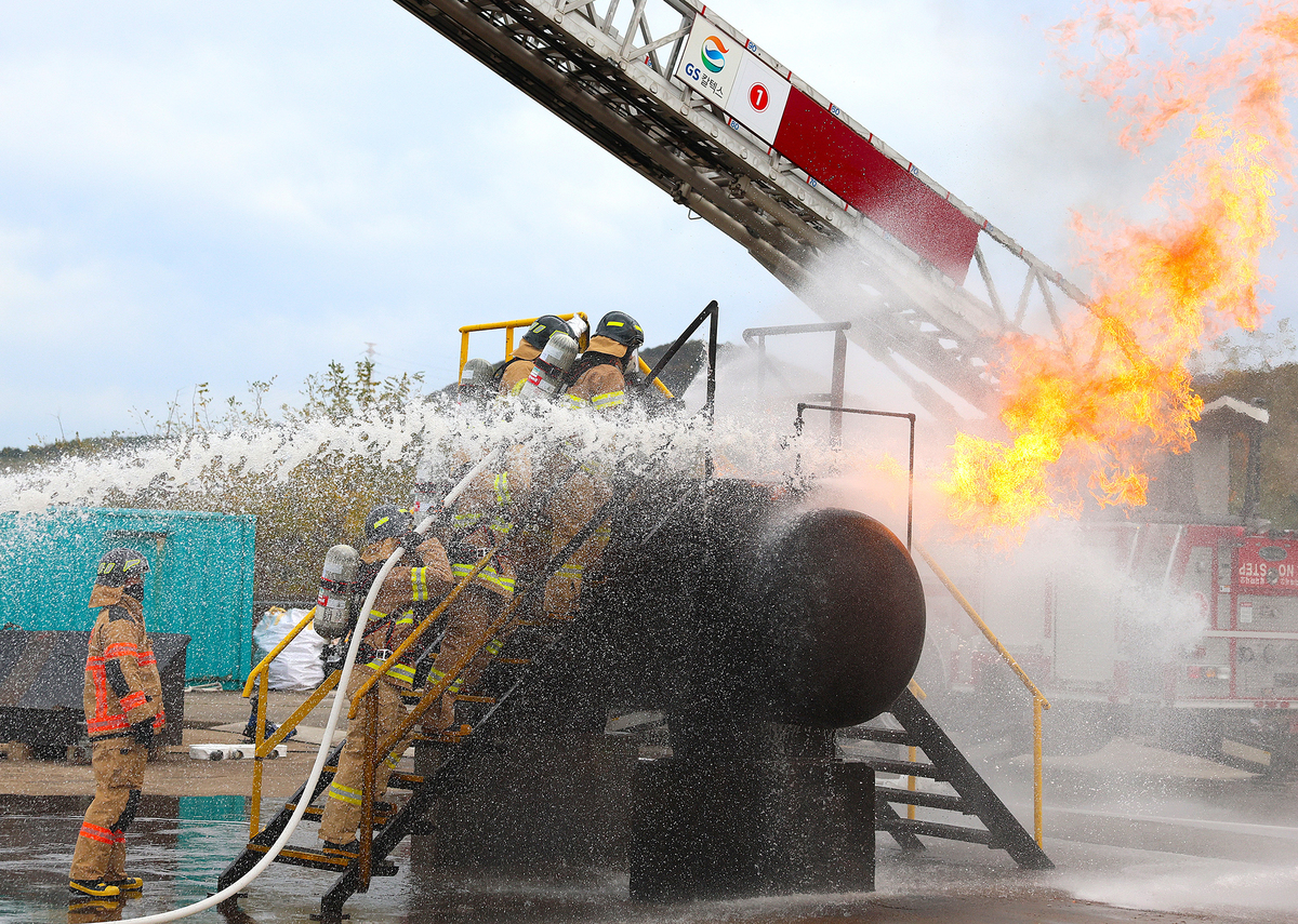 GS칼텍스, 소화 로봇·무진동 관창 동원 소방훈련