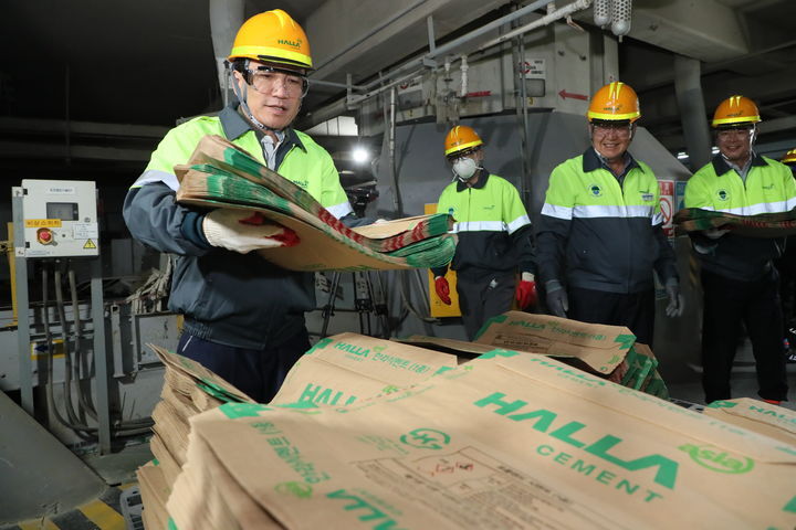 "김진태 잘하고 있다"…3개월 연속 긍정평가 상승
