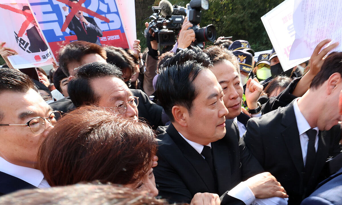 5·18 유족회장-국힘 장동혁 대표 면담… 유족회 “독단 행동” 반발