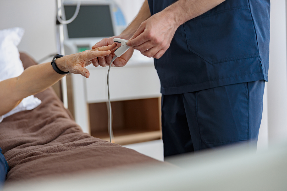 80대 여성에 인중 필러…“시끄러워” 산소측정기 끈 의사