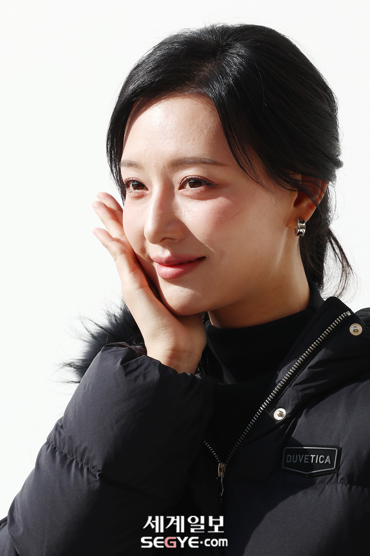 [포토] 김지원 '깜찍한 꽃받침'