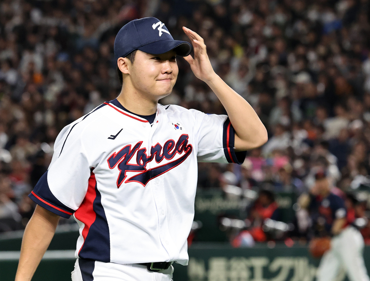 ‘2경기 4사구 23개 남발’ 한국 마운드의 한 줄기 빛이 되어준 한화 정우주 “내 공에 믿음이 생겼다.
 내년 WBC 마운드에 꼭 서고 싶다”