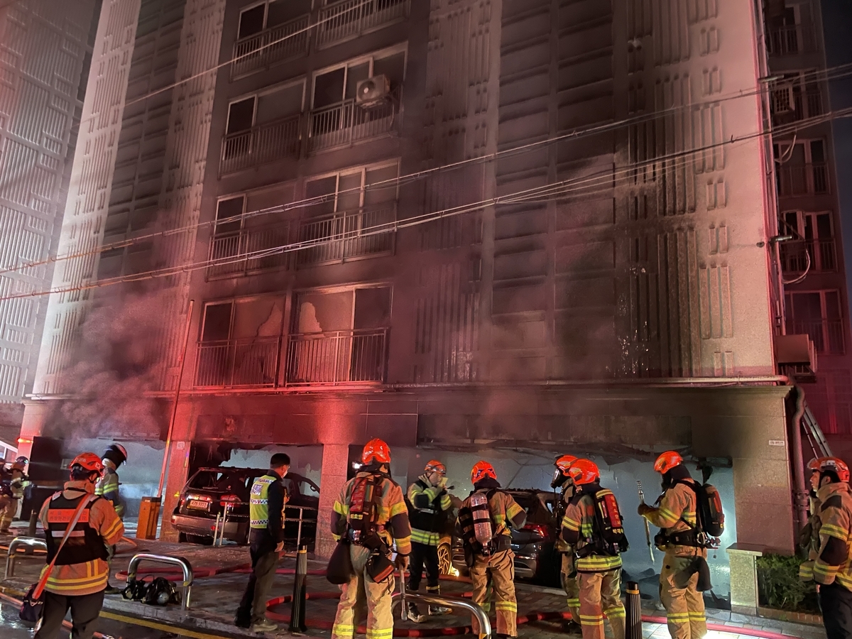 서울 양천구 아파트 불...소방, 대응 1단계 발령