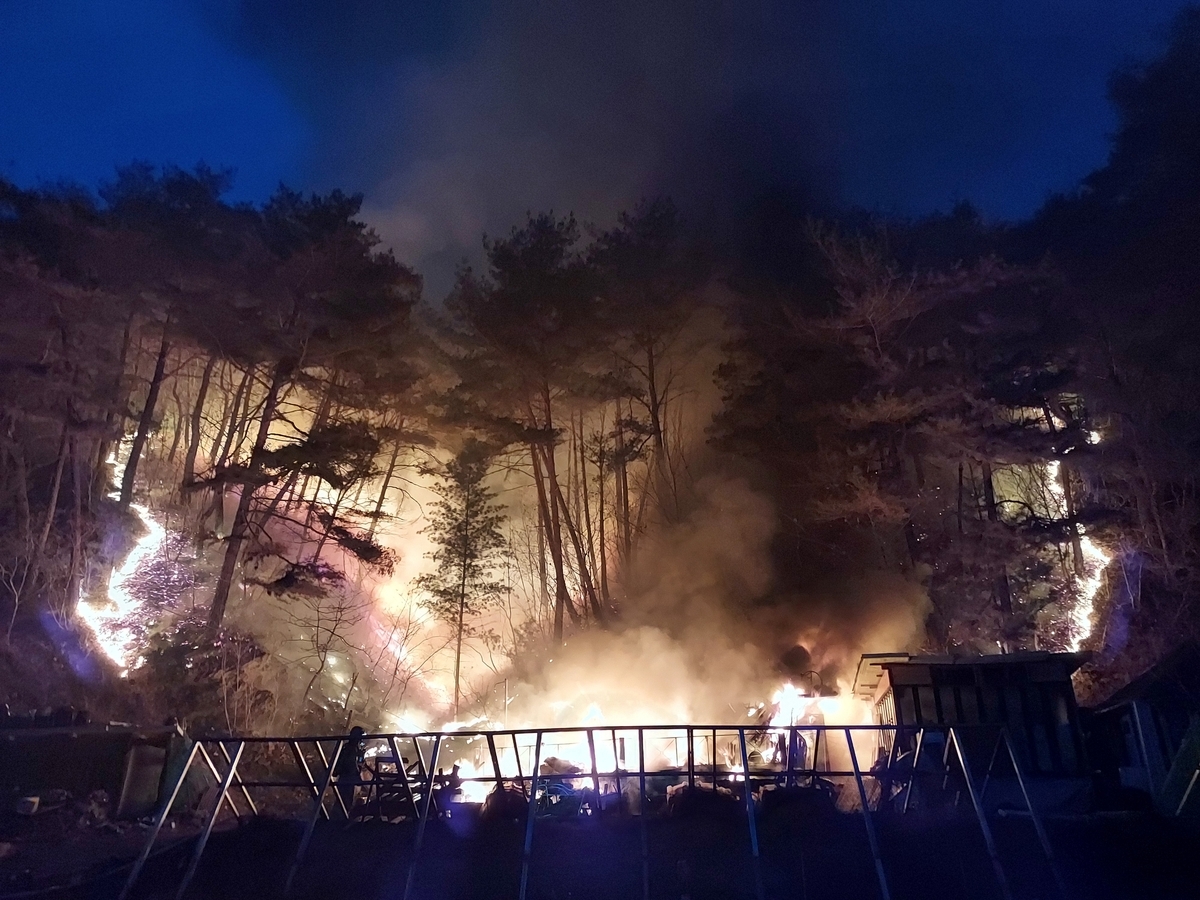 강원 인제 산불 진화율 68%… 헬기 29대 띄워 진화 총력