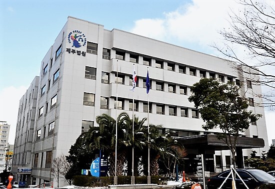 “낙하산 달라” 항공기 승무원 폭행한 40대 징역 1년 2개월