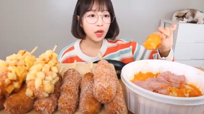 ‘44kg’ 쯔양, 한 달 식비가 1000만원?…“곱창 40인분, 라면 20봉지 먹어”