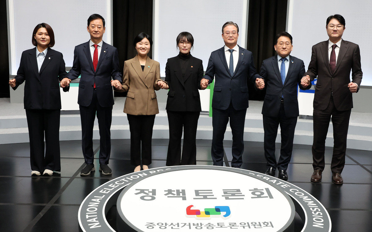 “집값 누가 올렸나?”… 여야, 서로 네 탓 공방