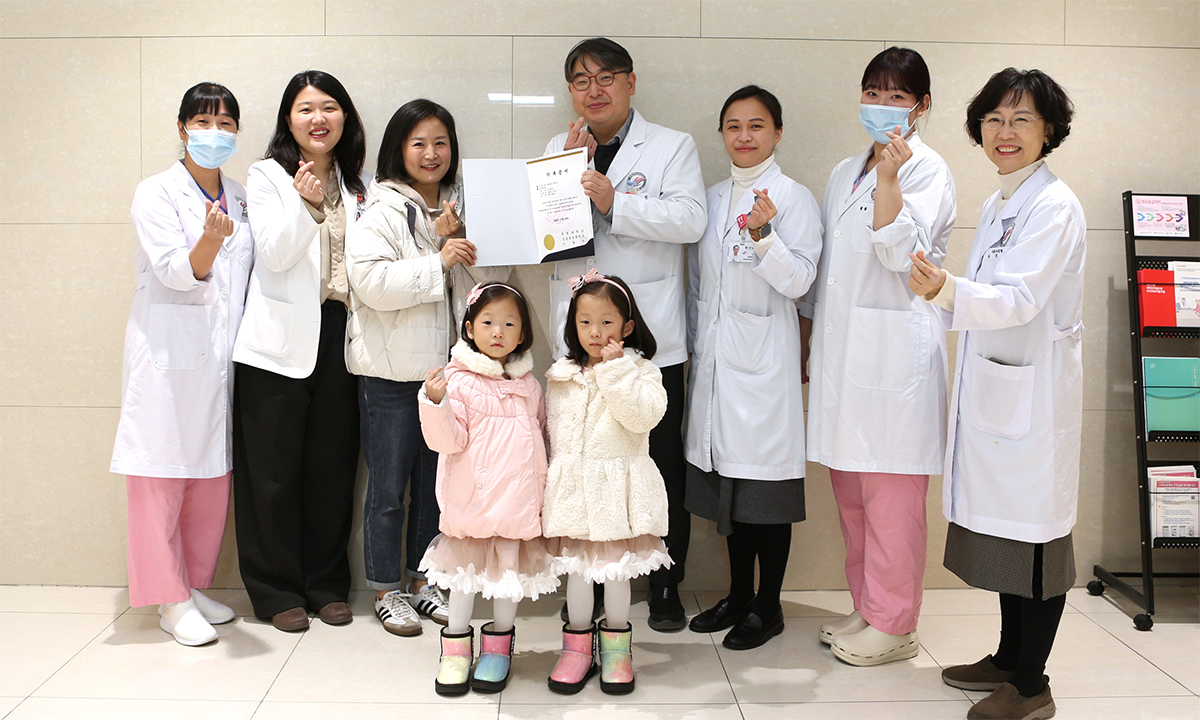 ‘25주 초미숙아 쌍둥이 생존기’ We路스토리 수상자, 상금 전액 기부