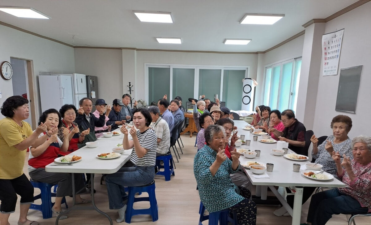 충북 제천시 ‘경로당 점심’, 3년 만에 80% 참여