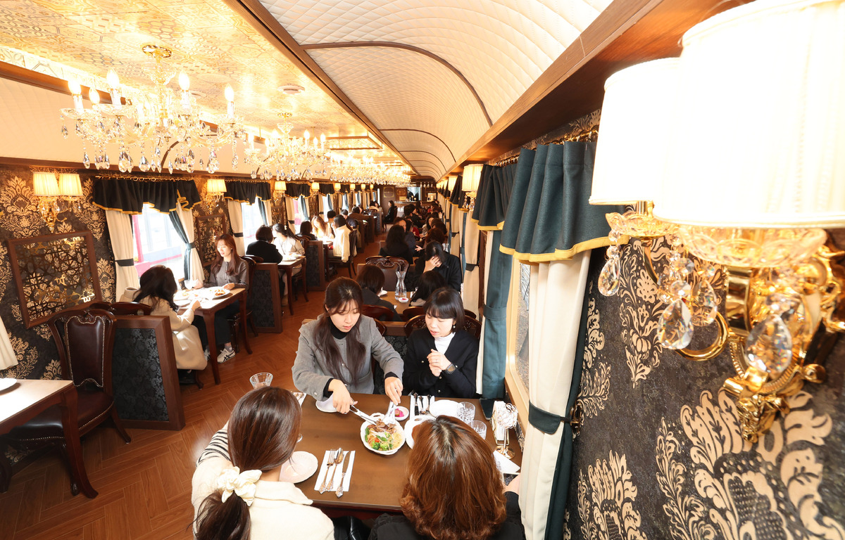 유럽풍 특급열차 콘셉트 레스토랑 ‘익스프레스 노원 by 미라쥬’ 시식체험 [한강로 사진관]