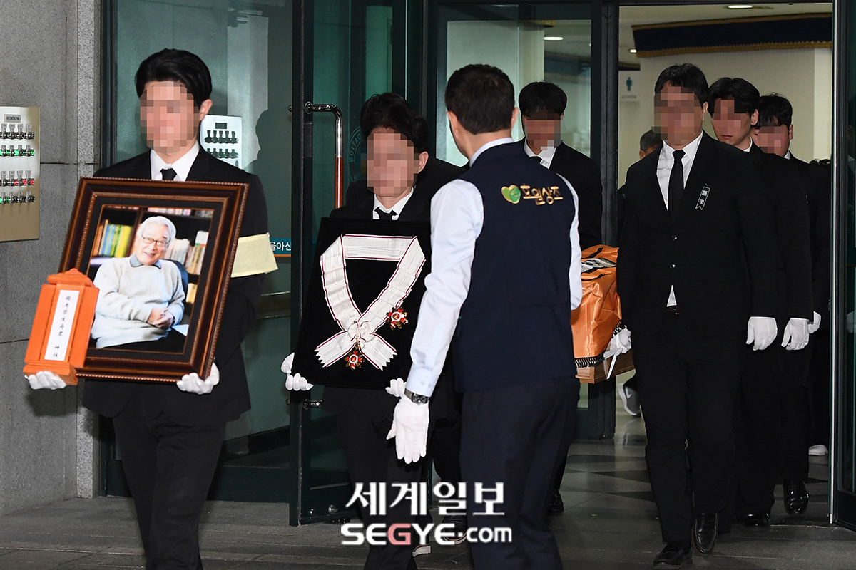 [포토] 故 이순재 발인 엄수