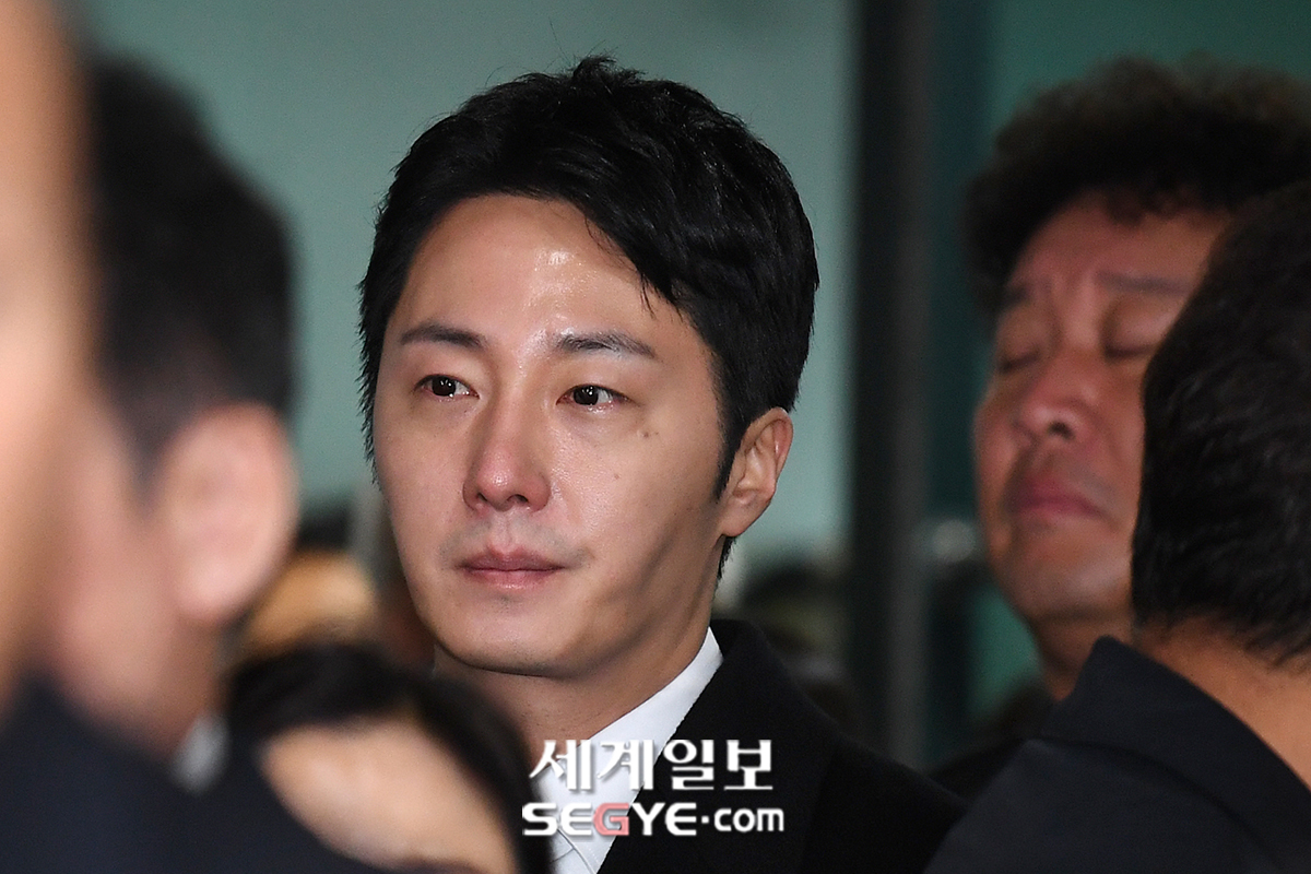 [포토] 故 이순재 배웅하는 정일우와 정준하