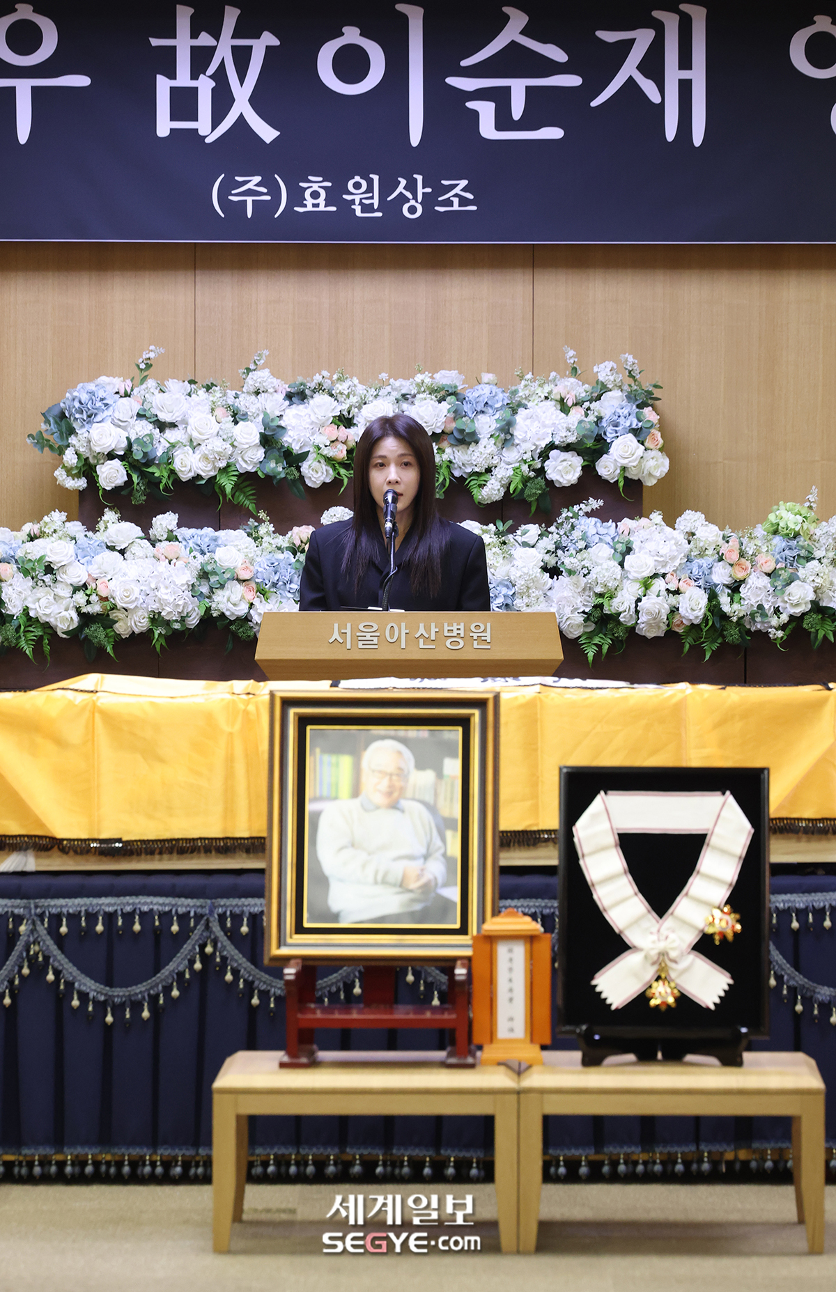 [포토] 고 이순재 영결식 추도사하는 하지원