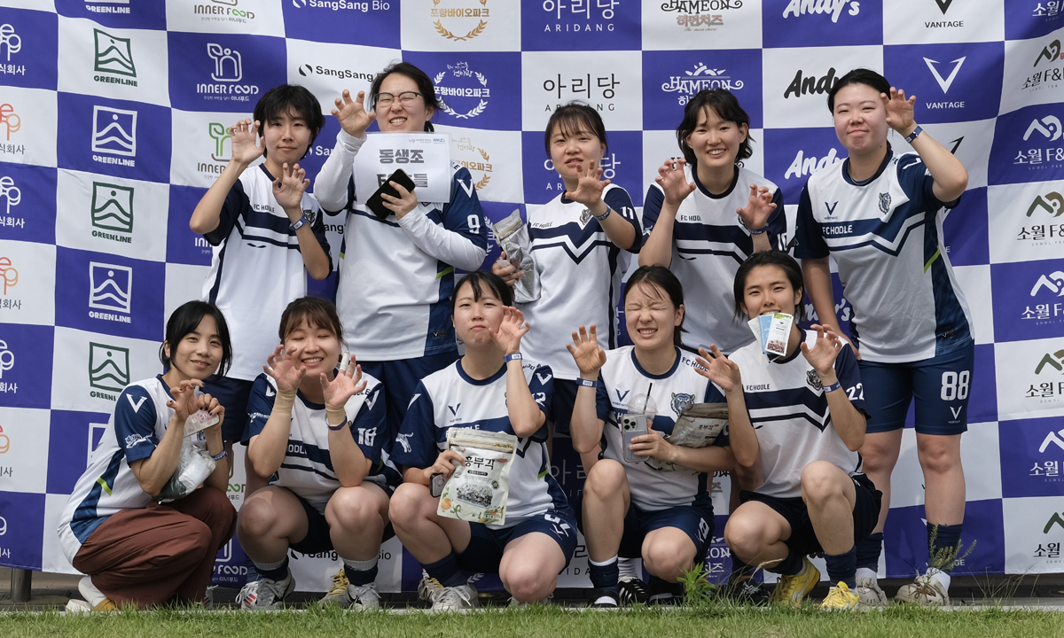 스트레스 뻥∼ 소속감 ‘업’… 공 차는 여성들 [SPORTS 7330]