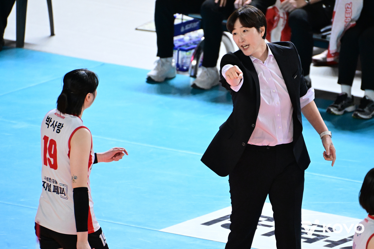 상승세 ‘주춤’ 페퍼저축은행 장소연 감독, 선두 도로공사 대비책은? “타나차, 강소휘 둘 중 하나를 집요하게 괴롭혀야돼” [김천 현장 프리뷰]