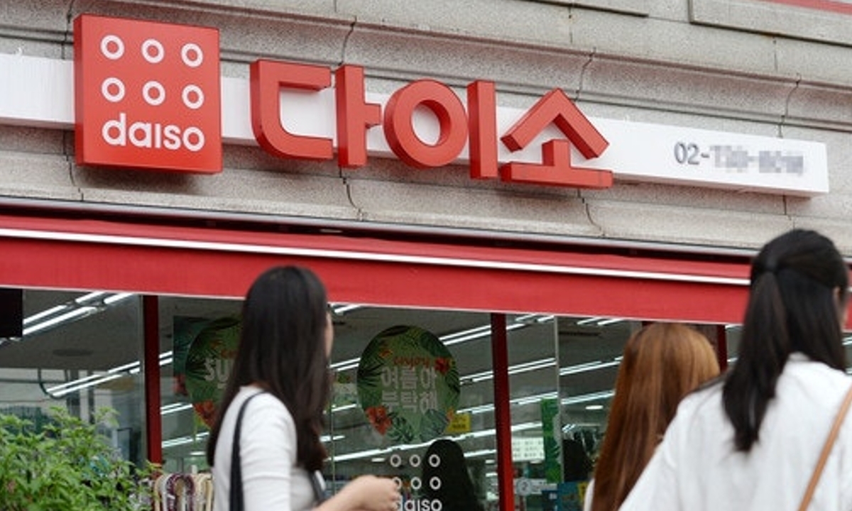 “요즘 ‘핫한’ 그 크림? 다이소에서 먼저 사볼래”…깐깐한 60대 소비자 사로잡은 비결은?