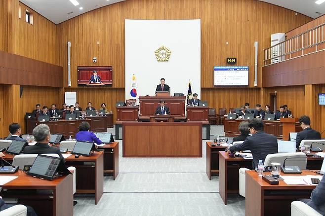 경주시의회, 정례회 개회…2026년도 예산 등 33개 안건 심의