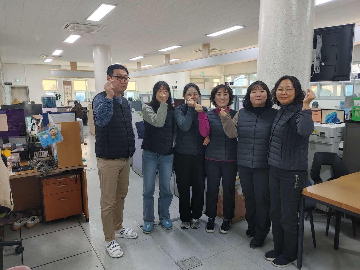 원주시청 공무원노조, 조합원들에 패딩조끼 지급