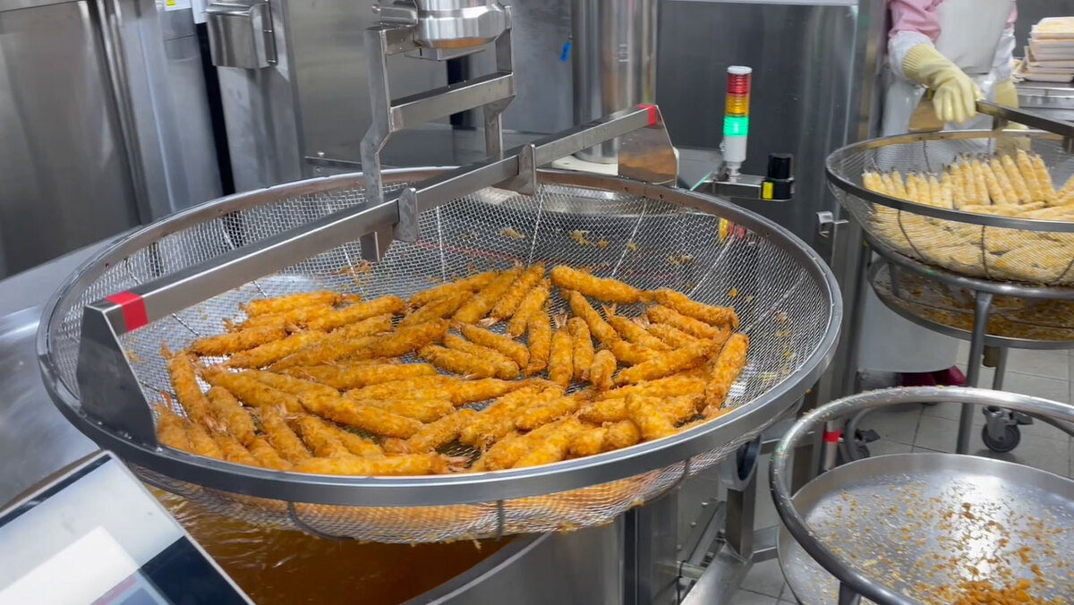 학교 급식실에 조리 로봇 등장